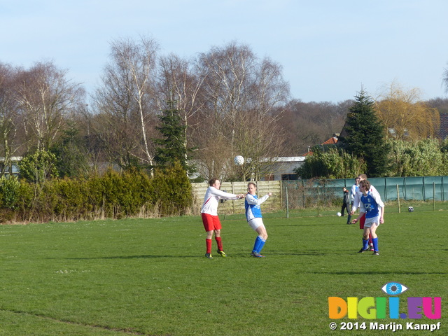 FZ002674 Pepijn voetballen